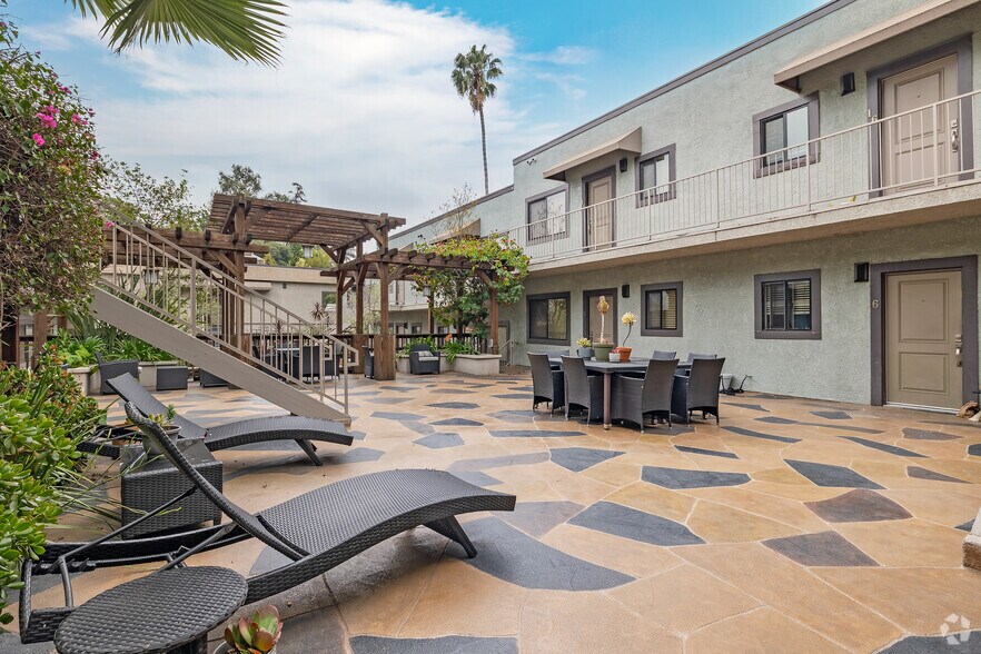 More Photos Of 6337 Primrose Ave, Los Angeles Apartments For Sale
