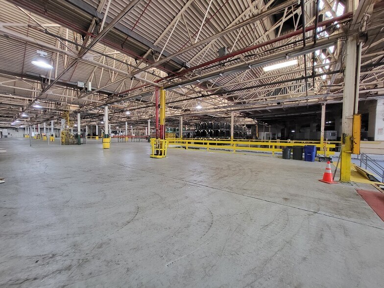 More Photos Of 60 Baldwin Ave, Pontiac Warehouse For Lease
