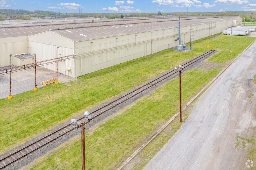 More Photos Of 2601 S Verity Pky, Middletown Warehouse For Lease