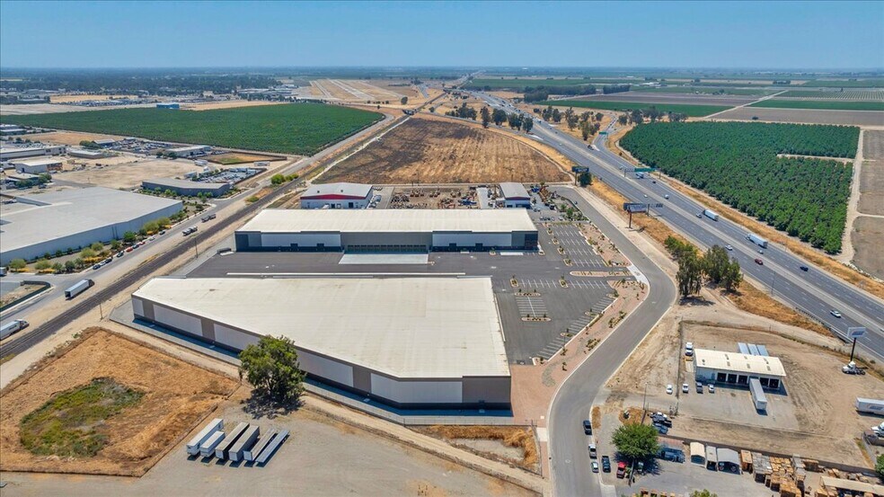 More Photos Of 30078 Bradham Dr, Visalia Distribution For Sale