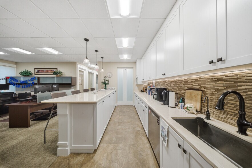 More Photos Of 5011 Argosy Ave, Huntington Beach Loft Creative Space For Sale