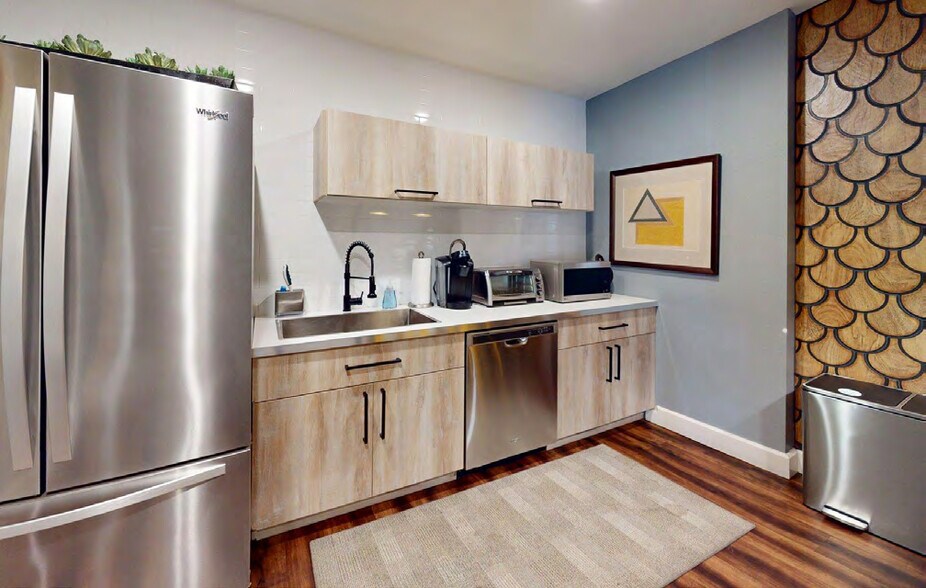 More Photos Of 1601 E Amelia St, Orlando Office For Sale