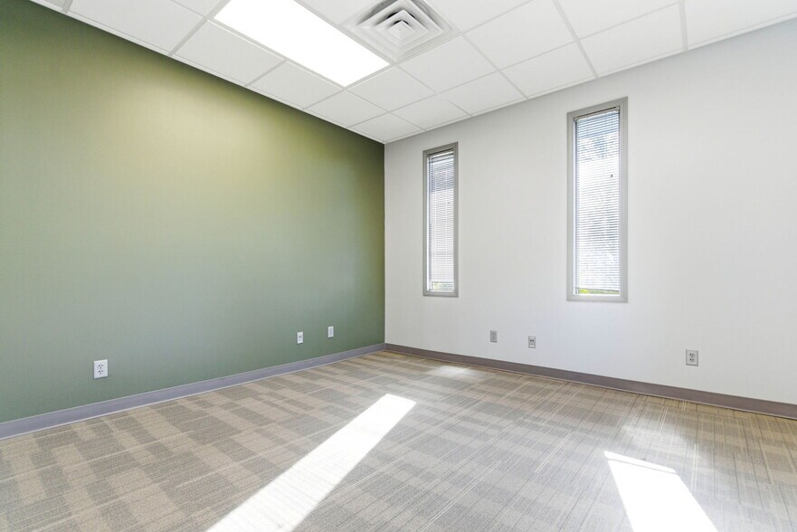 More Photos Of 13720 Aiken Rd, Louisville Warehouse For Sale