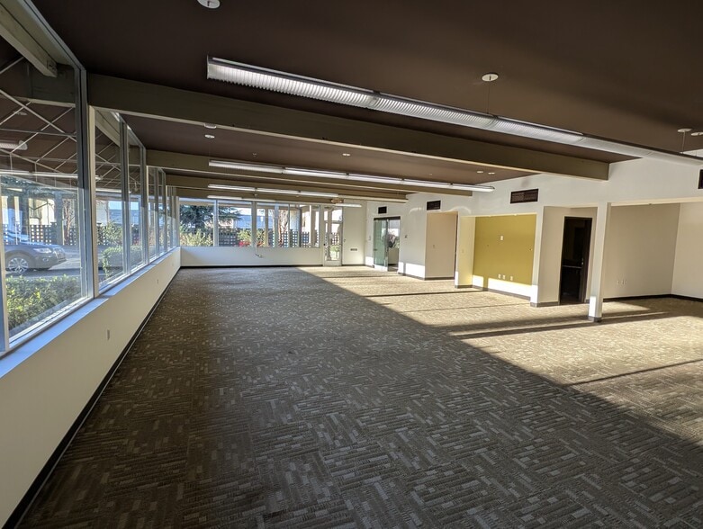 More Photos Of 2950-2952 NW Yeon, Portland Warehouse For Lease