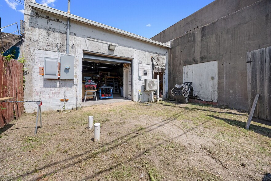 More Photos Of 333 S Commercial St, Aransas Pass Storefront For Sale