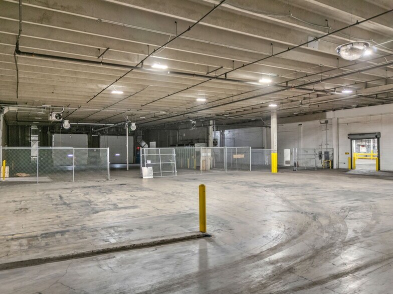 More Photos Of 3605-3625 N Stone Ave, Colorado Springs Distribution For Lease