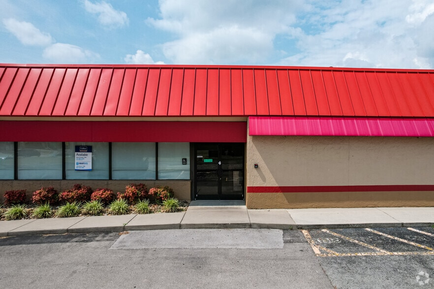 More Photos Of 305 E Emory Rd, Powell Fast Food For Lease