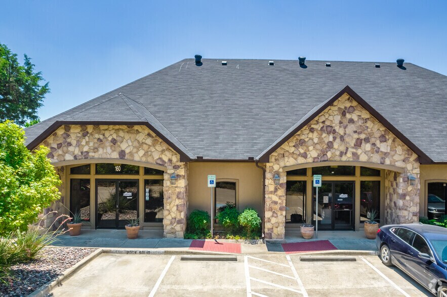 More Photos Of 1706 Tennison Pky, Colleyville Office For Lease