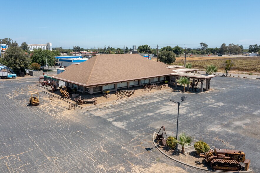 More Photos Of 4070 Country Rd 89, Dunnigan Restaurant For Sale