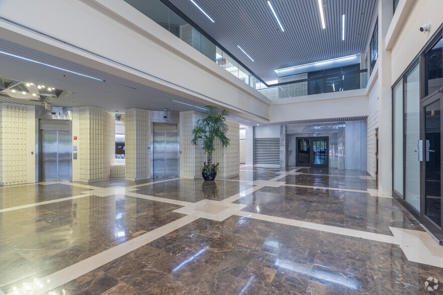 More Photos Of 7000 W Palmetto Park Rd, Boca Raton Office Residential For Lease