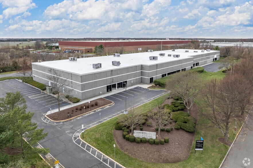 More Photos Of 19 Commerce Dr, Cranbury Warehouse For Lease