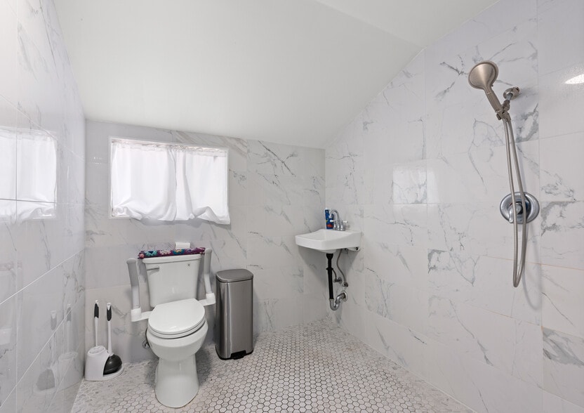 More Photos Of 604 Live Oak Ave, Sebastopol Assisted Living For Sale