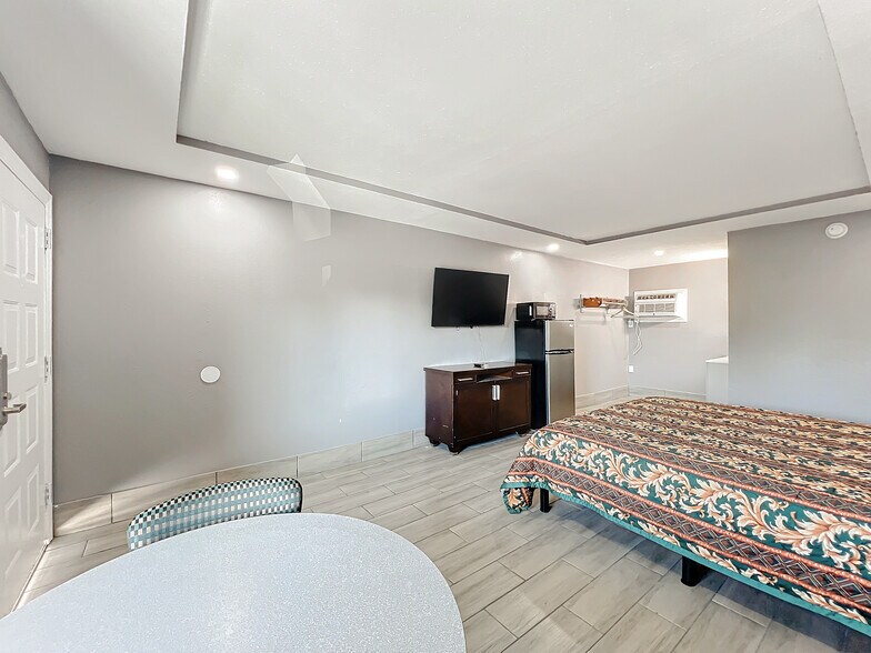 More Photos Of 307 E Vine St, Kissimmee Hotel For Sale