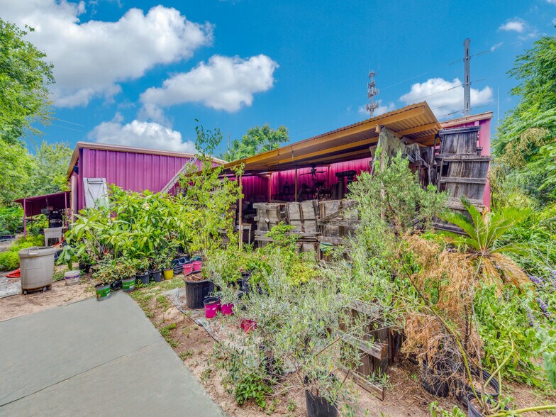 More Photos Of 2006 Pinn Rd, San Antonio Warehouse For Sale