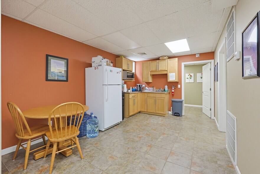 More Photos Of 24-26 Montauk Ave, New London Storefront Retail Residential For Sale