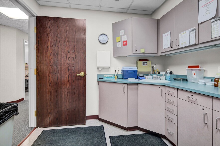 More Photos Of 1511 Northway Dr, Saint Cloud Medical For Sale