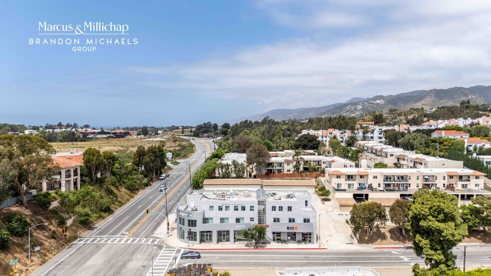 More Photos Of 28955 Pacific Coast Hwy, Malibu Storefront Retail Office For Sale