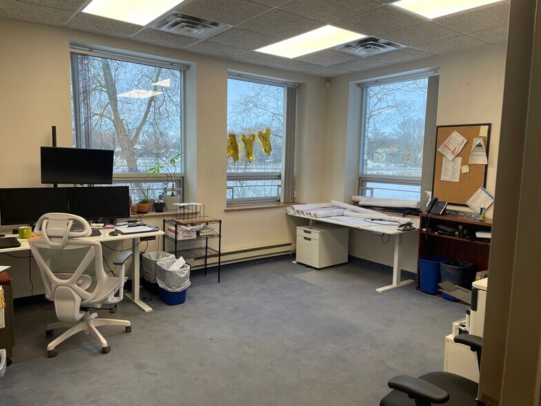 More Photos Of 2343 NW 135th Ln, Andover Manufacturing For Sale