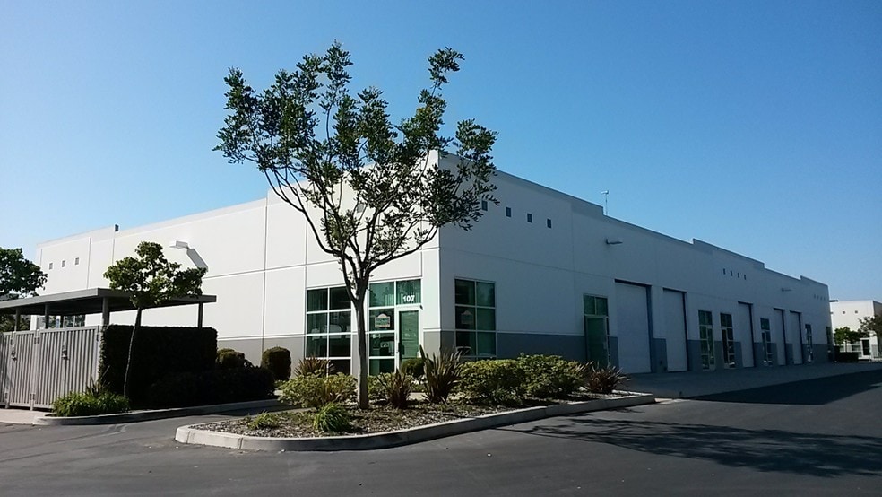More Photos Of 2350-2380 Eastman Ave, Oxnard Unknown For Lease