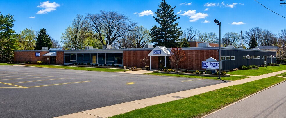 Primary Photo Of 255 N Miami St, Wabash Medical For Sale