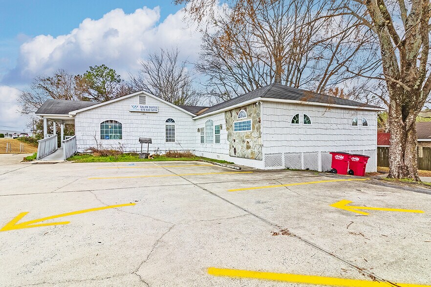 More Photos Of 4849 Mercer University Dr, Macon-Bibb Storefront For Sale