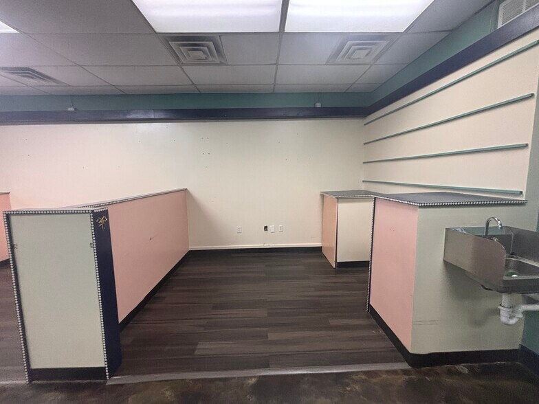 More Photos Of 928 S Park St, Carrollton Storefront Retail Office For Lease