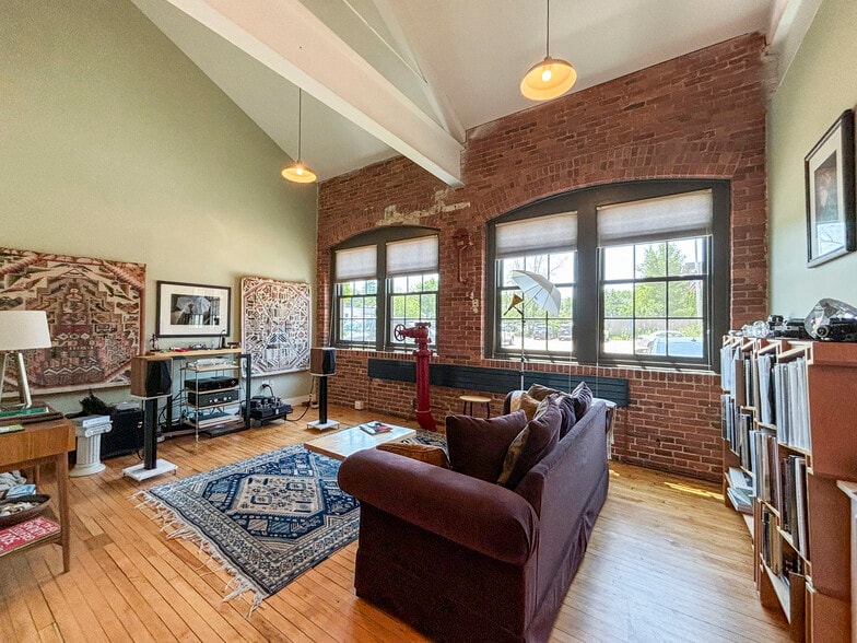 More Photos Of 959 Islington St, Portsmouth Freestanding For Lease