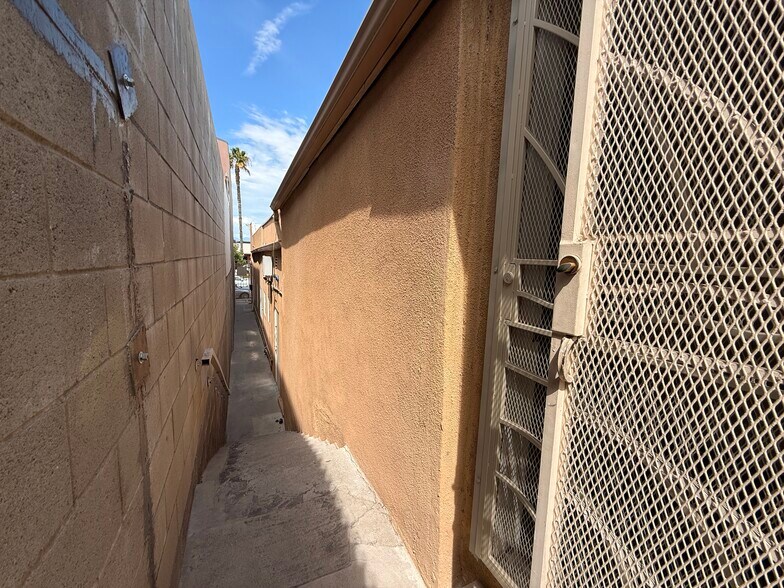 More Photos Of 11326 Ventura Blvd, Studio City Storefront Retail Office For Lease