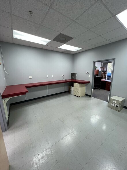 More Photos Of 7270 114th Ave, Largo Distribution For Sale