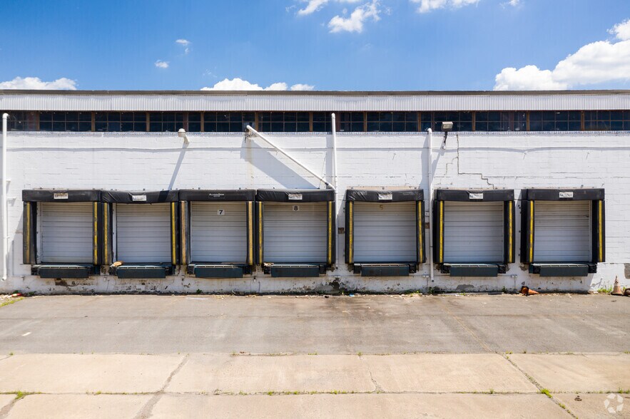 More Photos Of 207 Pond Ave, Middlesex Warehouse For Lease