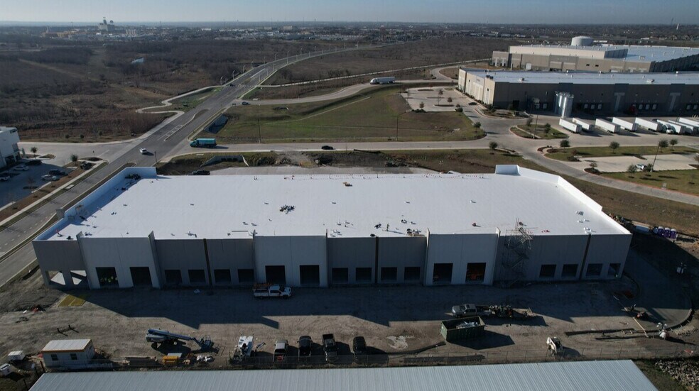 More Photos Of 19150 Marketplace Ave, Kyle Manufacturing For Lease