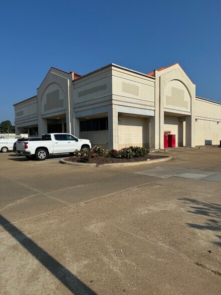 More Photos Of 9194 Mansfield Rd, Shreveport Drugstore For Lease