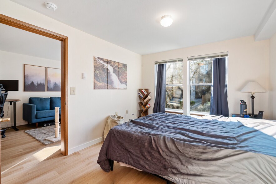 More Photos Of 2418 NW 57th St, Seattle Multifamily For Sale