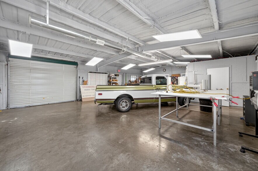 More Photos Of 15377 N Highway 34, Terrell Flex For Sale