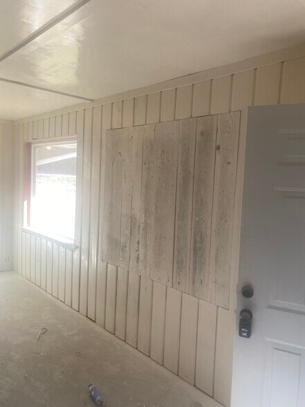 More Photos Of 2184 US-63, Hardy Freestanding For Lease