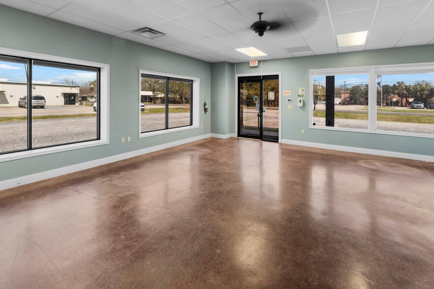 More Photos Of 312 Westgate Rd, Scott Warehouse For Sale