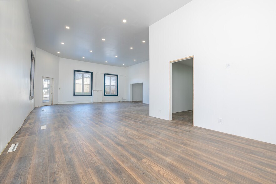 More Photos Of 100 S Main St, New Hampshire Storefront Retail Residential For Sale