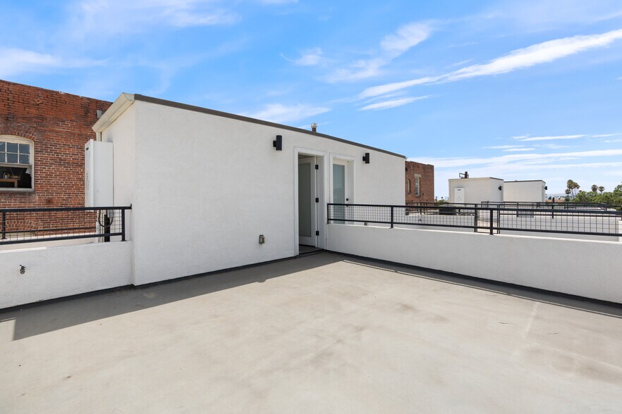 More Photos Of 1035 N Serrano Ave, Los Angeles Apartments For Sale