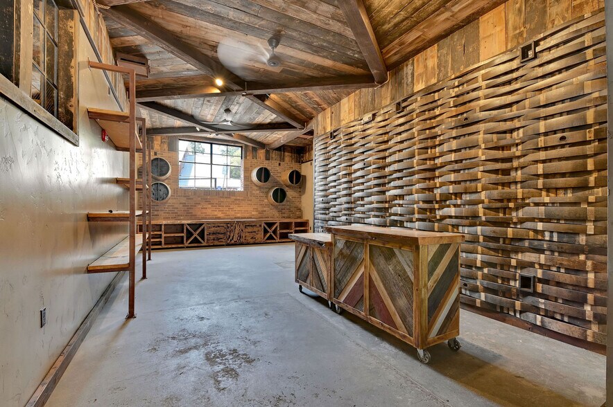 More Photos Of 208 S Green St, Sonora Restaurant For Sale