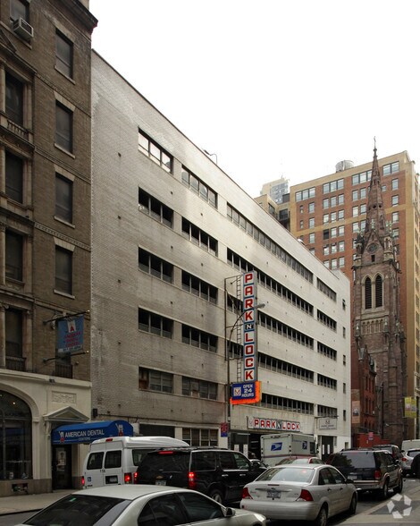 More Photos Of 220 W 31st St, New York Parking Garage For Lease