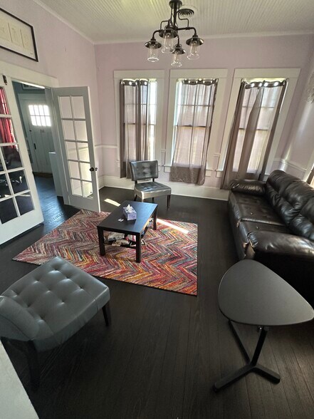 More Photos Of 62 Lee St, Jefferson Office For Sale