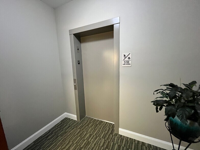 More Photos Of 421 S Church St, Hendersonville Office For Sale