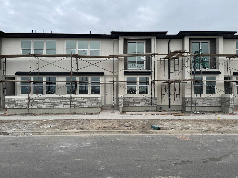 More Photos Of 737 S Harrison Dr, Springville Multifamily For Sale