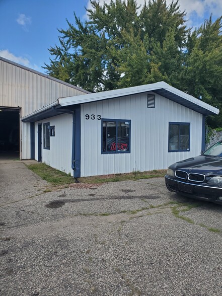 Primary Photo Of 932-934 2nd St, Kalamazoo Auto Repair For Sale