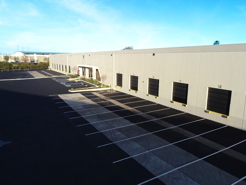 More Photos Of 767 Eubanks Dr, Vacaville Warehouse For Lease
