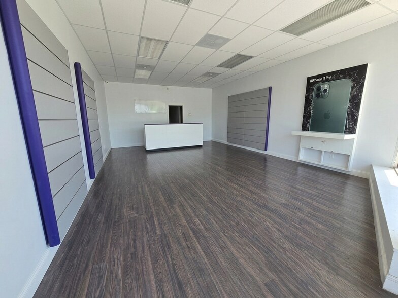 More Photos Of 851 Merrick Rd, Baldwin Storefront For Lease