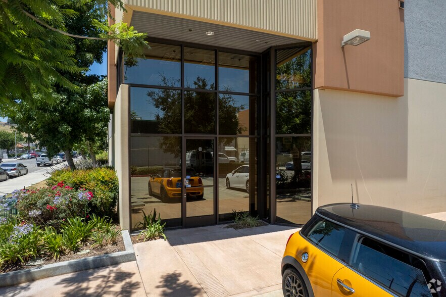 More Photos Of 9027 Canoga Ave, Canoga Park Manufacturing For Lease