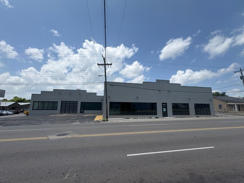 More Photos Of 9101 N Western Ave, Oklahoma City Showroom For Lease