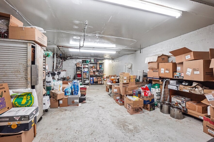 More Photos Of 6125-6131 Av de Monkland, Montréal Storefront Retail Residential For Lease