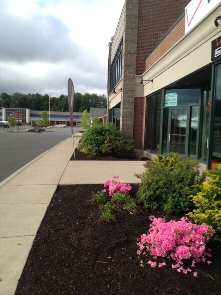 More Photos Of 645 Poquonock Ave, Windsor Storefront For Lease